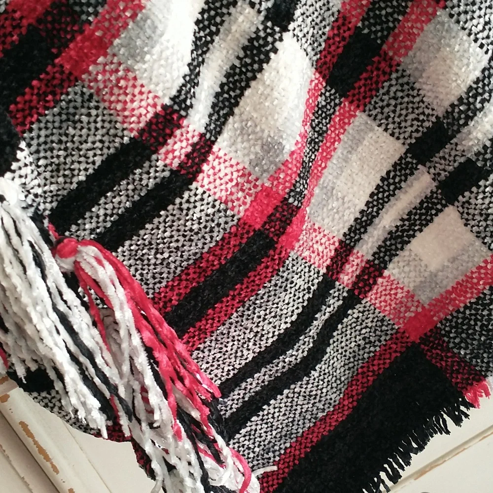 NWOT Plaid blanket scarf or wrap w/fringe, black, red, white, warm/cozy/soft - Picture 3 of 4